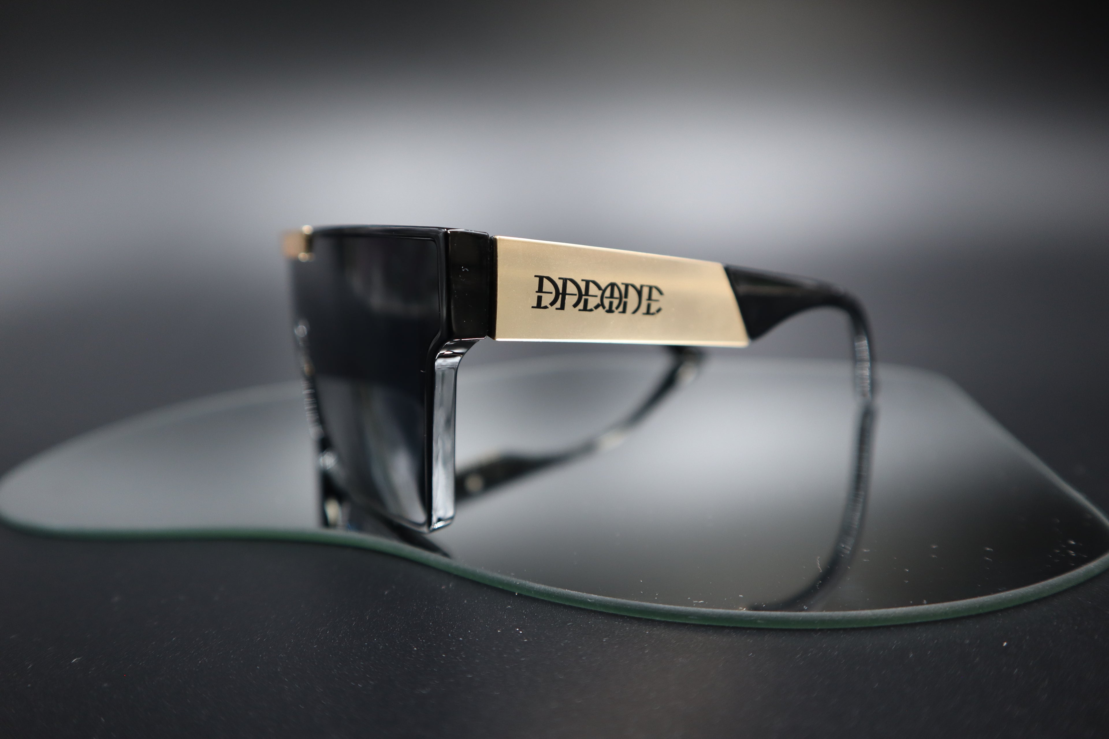 GOLD FRAME SUNGLASSES