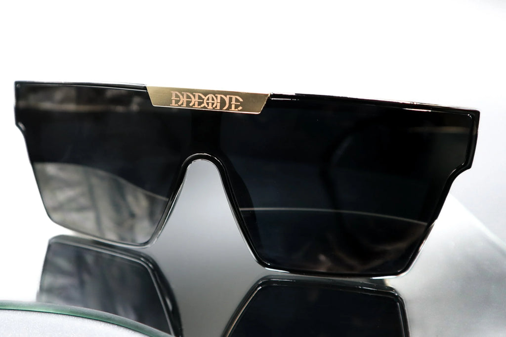 GOLD FRAME SUNGLASSES