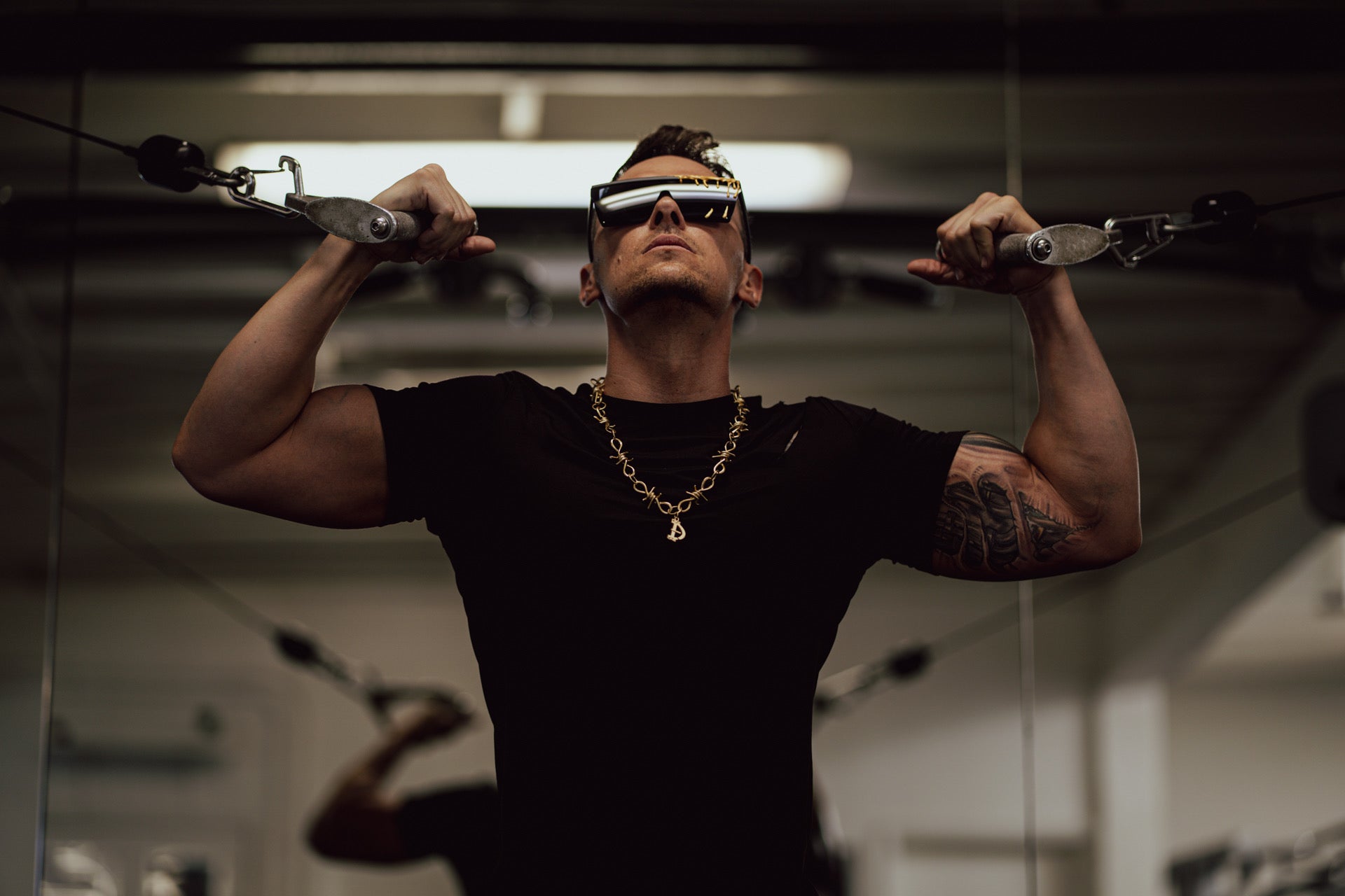 GOLD FRAME SUNGLASSES